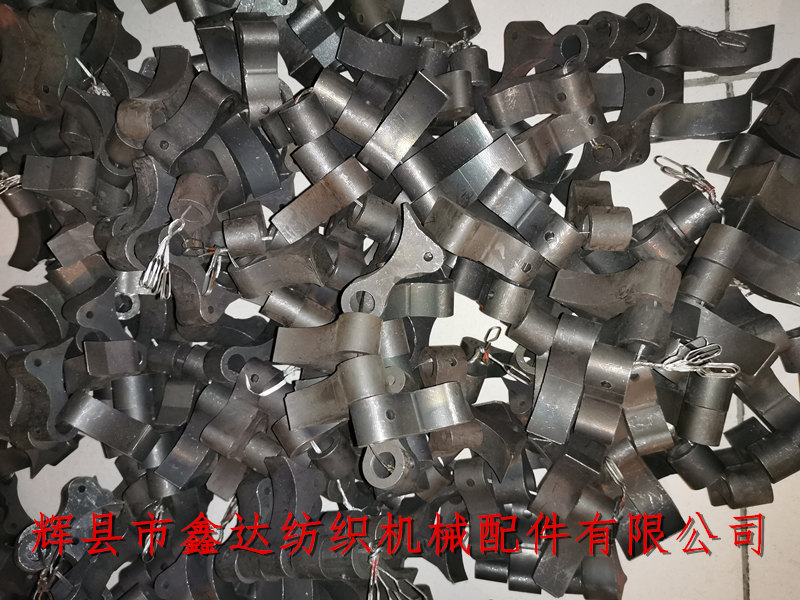 Helical gear iron brace of hand loom